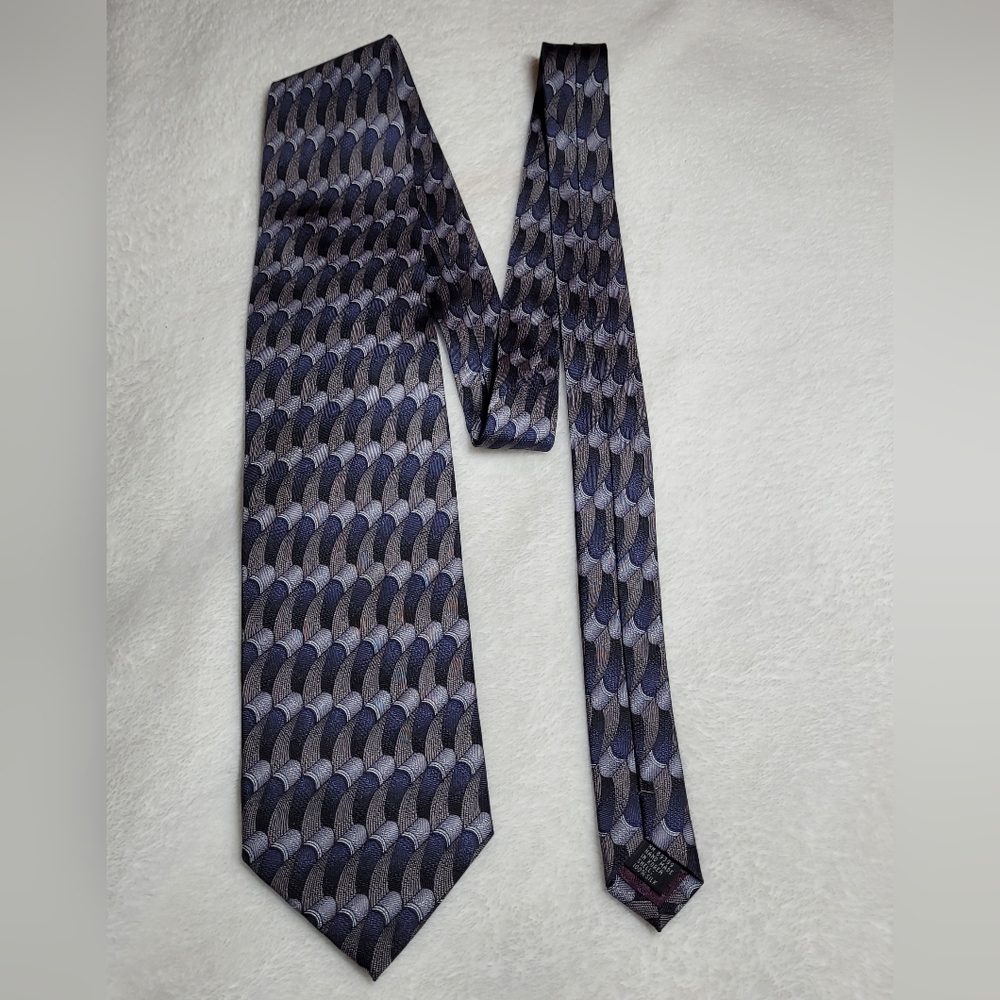 Louis Roth Silk Tie – Geometric Pattern GUC